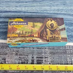 Vintage H.O scale Milwaukee road yellow boxcar not the right box
